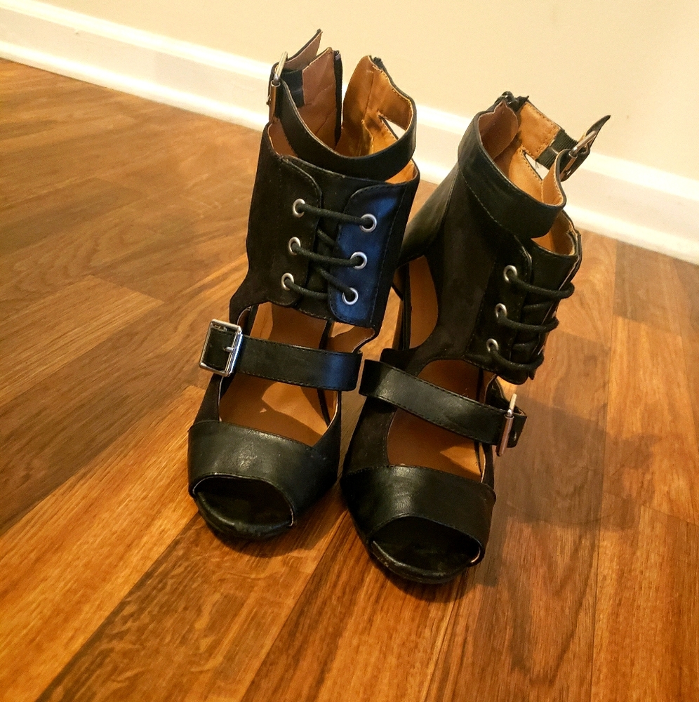 Laced/Buckle Cut Out Booties